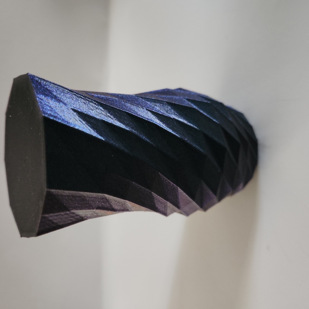 Gorgeous 3d printed vase NWOT